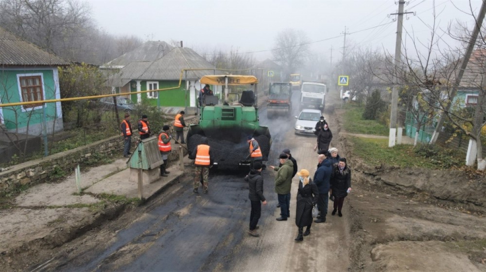 Mănăstirea din Călărășeuca va deveni mai accesibilă pentru vizitatori. Au fost demarate lucrările de construcție a drumului de acces